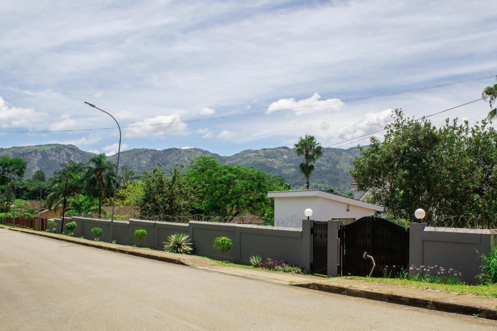 Rehoboth Ezulwini Suites Lobamba Exterior photo